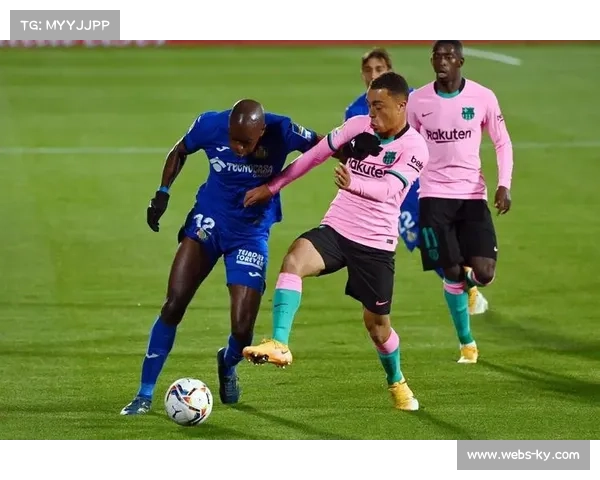 数据可视化分析：对比阿尔特塔与十哈格执教下球队进攻推进阶段的路线差异。